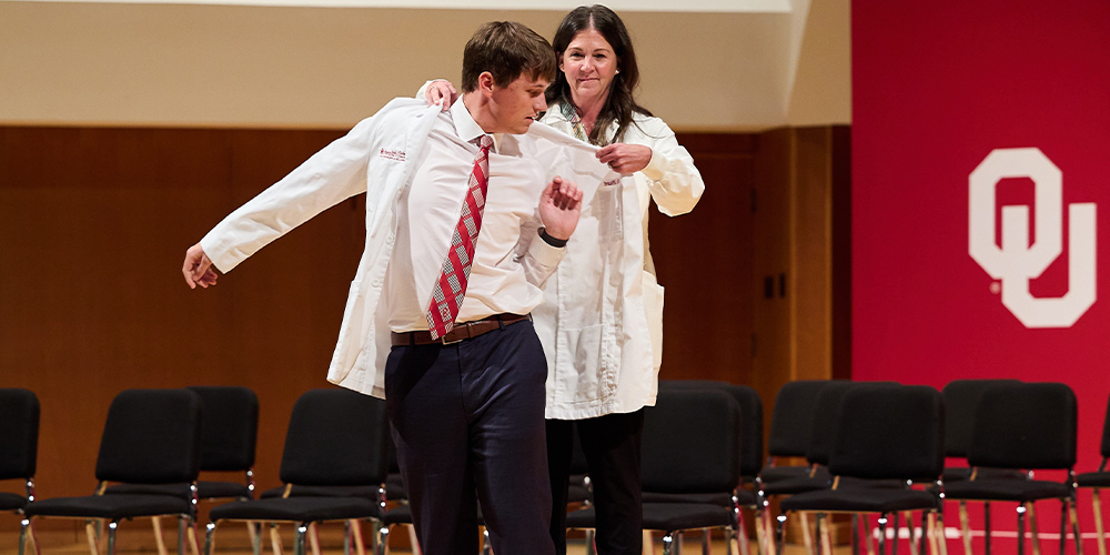 More than 200 Medical, Dental Students Receive White Coats